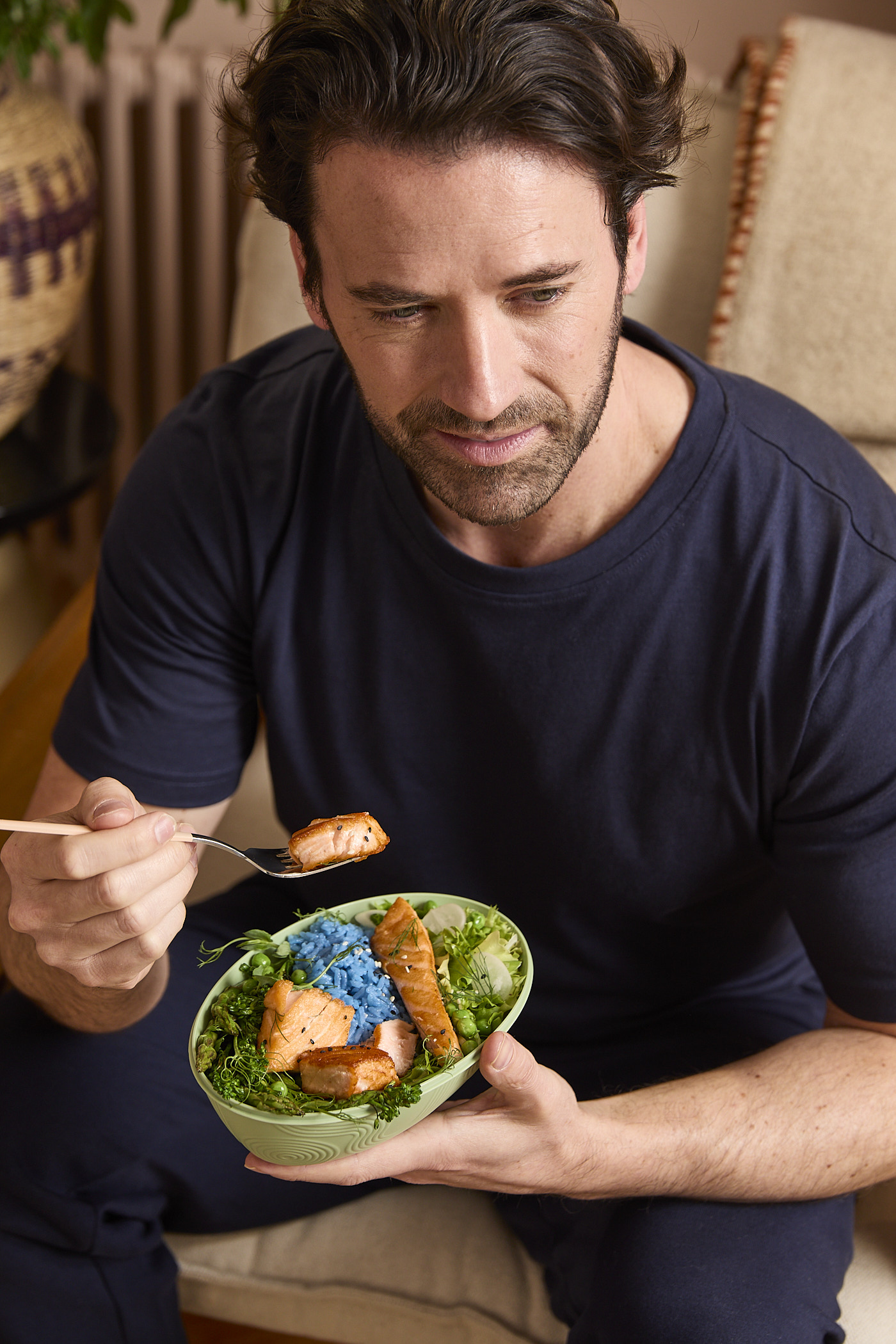 A man eating a Methodology Signature salmon bowl